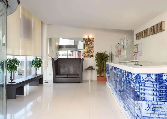 Tryp By Wyndham Centro Порту