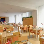 Tryp By Wyndham Centro 3*