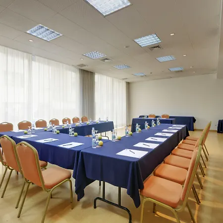 Hotel Tryp By Wyndham Centro 3*
