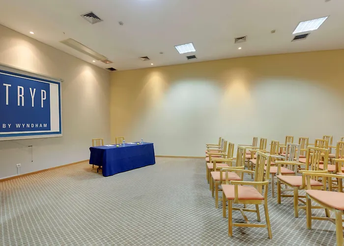 Hotel Tryp By Wyndham Centro Porto